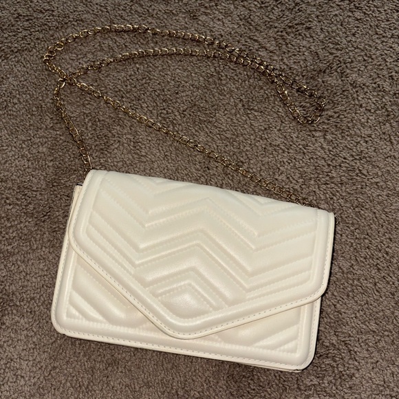 Handbags - Crème Clutch with Gold chain